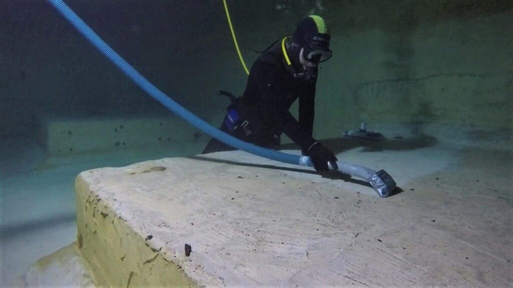 lavar una cisterna por buceo