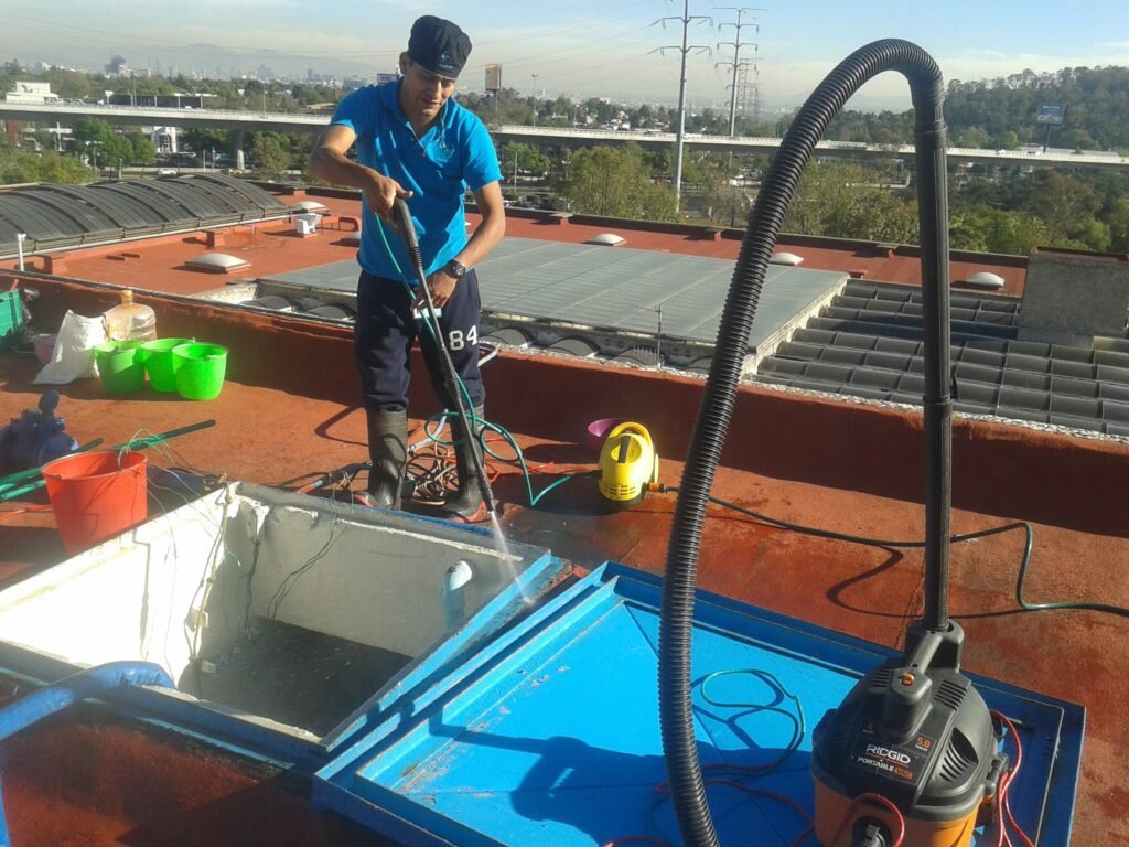 tecnica de lavado de cisterna con hidrolavadora a presion