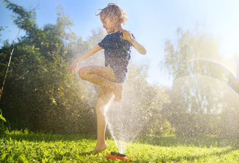 La importancia de mantener la eficiencia en un sistema de fontanería en el jardín