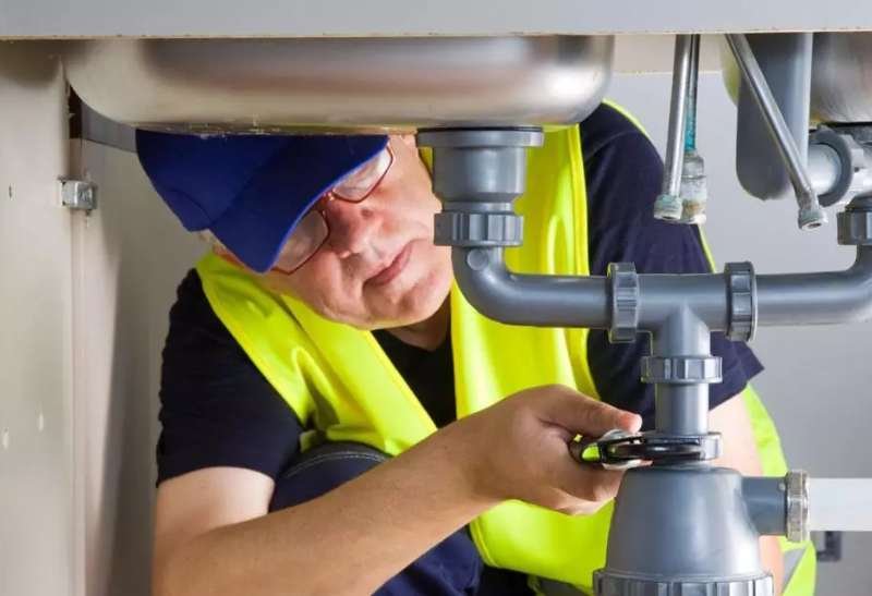 Problemas de plomería comunes en empresas causas y soluciones (1)