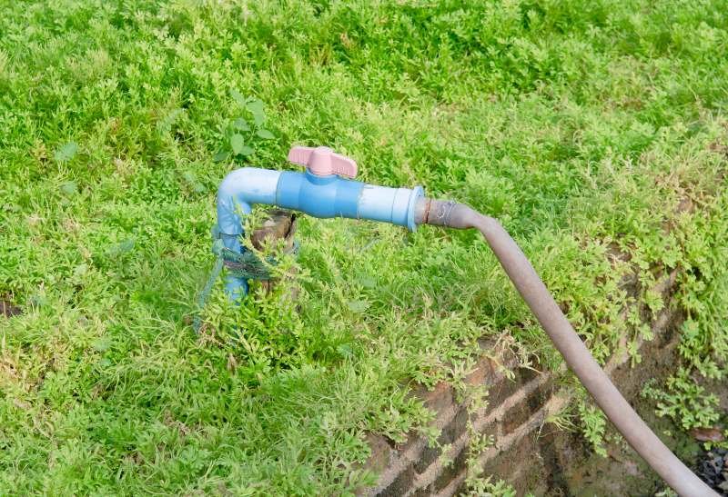 mantener la eficiencia en un sistema de fontanería en el jardín