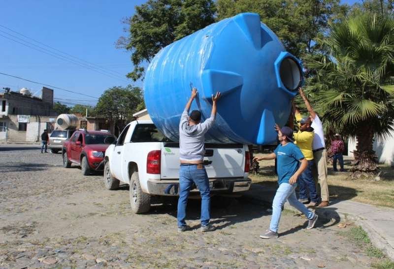Cisternas y tinacos en México (2)